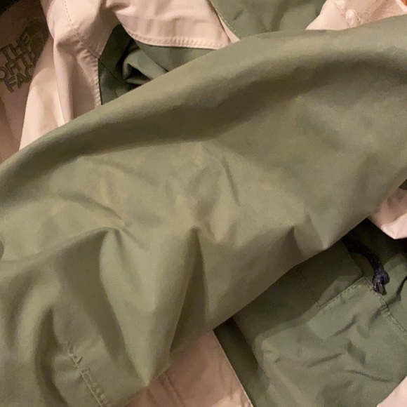 Womens North Face Jacket in Green and off white M - Picture 3 of 7